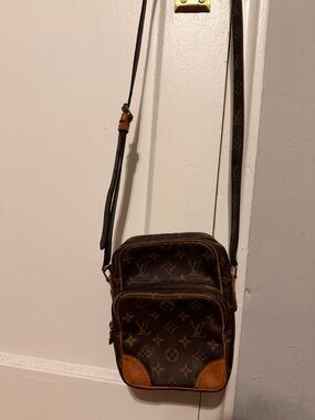 Louis Vuitton Monogram Canvas crossbody Bag Amazon/ Danube style
